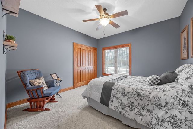 5821 River Parkway NE, Cedar Rapids, IA 52411