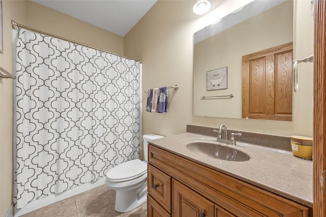 5821 River Parkway NE, Cedar Rapids, IA 52411