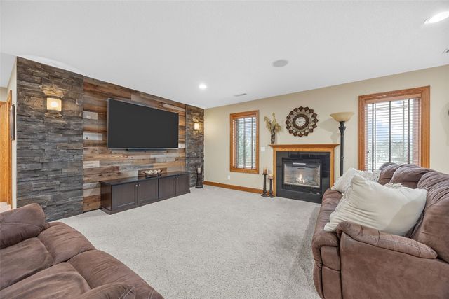 5821 River Parkway NE, Cedar Rapids, IA 52411