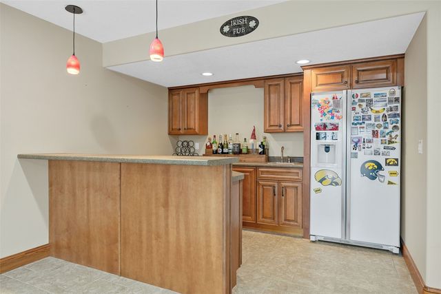 5821 River Parkway NE, Cedar Rapids, IA 52411