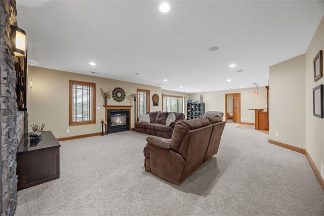 5821 River Parkway NE, Cedar Rapids, IA 52411