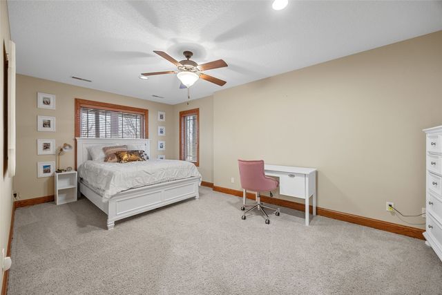 5821 River Parkway NE, Cedar Rapids, IA 52411