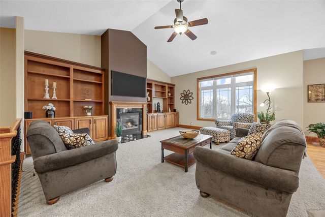 5821 River Parkway NE, Cedar Rapids, IA 52411