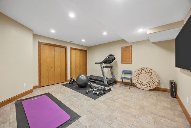 5821 River Parkway NE, Cedar Rapids, IA 52411