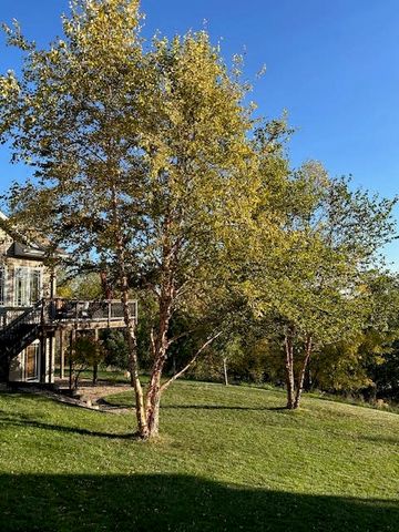 5821 River Parkway NE, Cedar Rapids, IA 52411