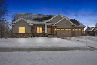 5821 River Parkway NE, Cedar Rapids, IA 52411