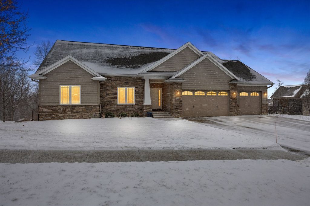 5821 River Parkway NE, Cedar Rapids, IA 52411