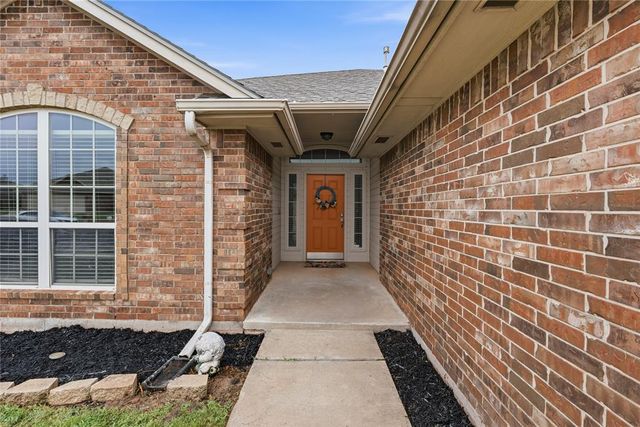 9217 Shady Grove Road, Moore, OK 73160