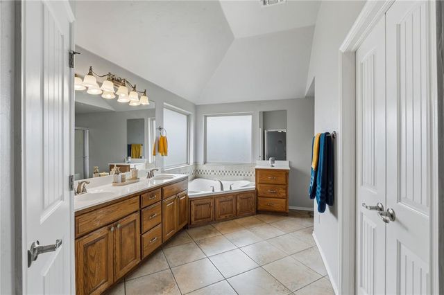 9217 Shady Grove Road, Moore, OK 73160