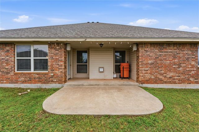 9217 Shady Grove Road, Moore, OK 73160