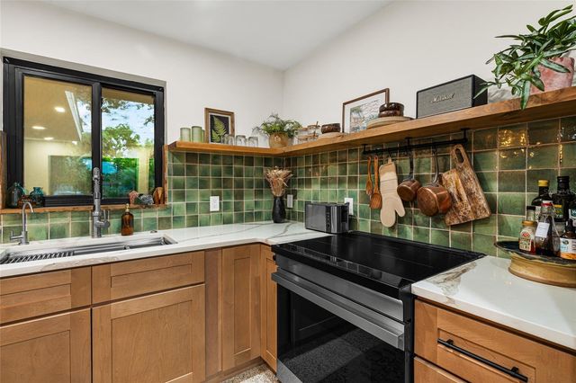 2410 VALENCIA DRIVE, Sarasota, FL 34239