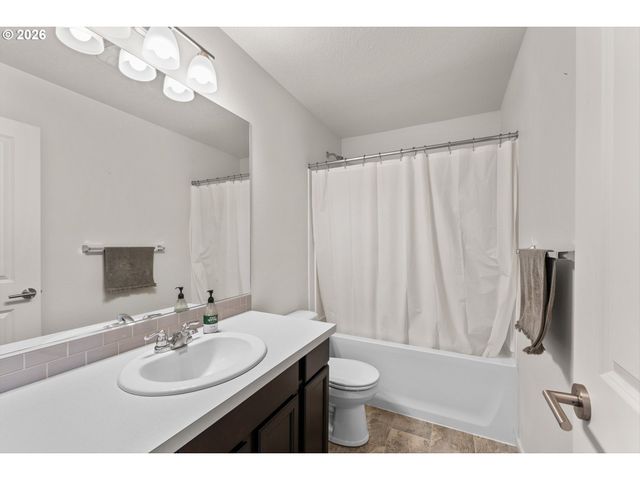 2212 S CHUKAR Dr, Ridgefield, WA 98642