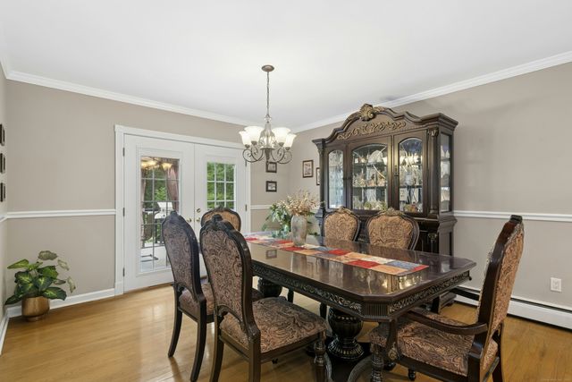 40 Winthrop Place, Monroe, CT 06468