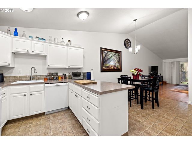 12380 Sw WALNUT St, Portland, OR 97223