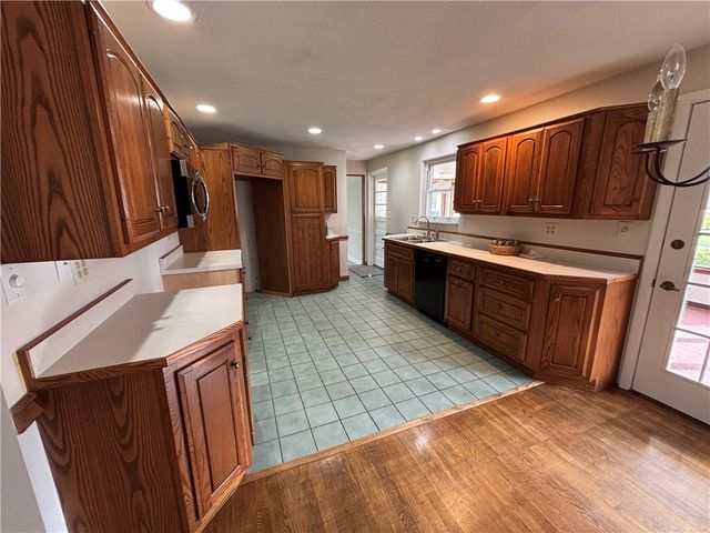 235 Main St, Connoquenessing Boro, PA 16033