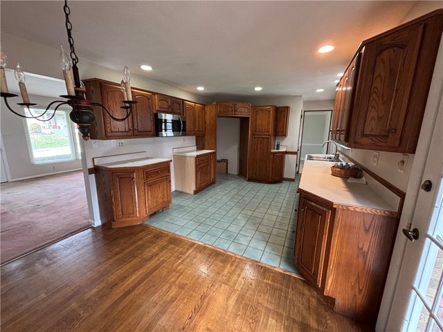 235 Main St, Connoquenessing Boro, PA 16033