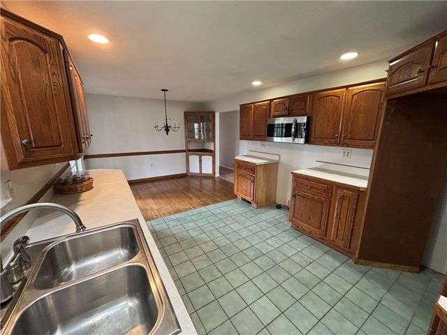 235 Main St, Connoquenessing Boro, PA 16033