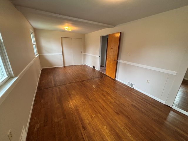 235 Main St, Connoquenessing Boro, PA 16033