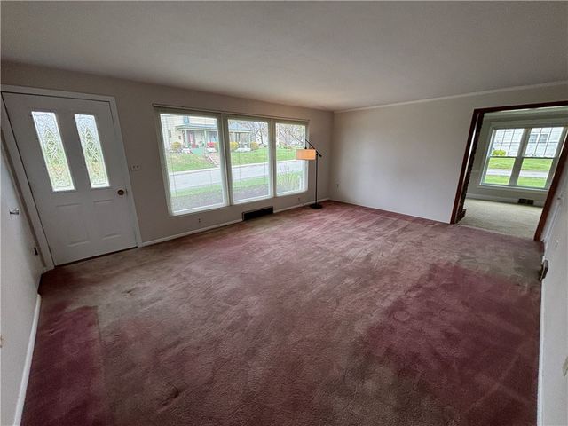 235 Main St, Connoquenessing Boro, PA 16033