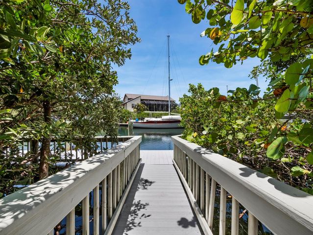 1280 HIDDEN HARBOR WAY, Sarasota, FL 34242