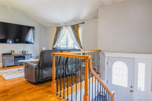 5 2nd Street, Coram, NY 11727