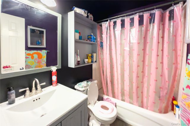 5 2nd Street, Coram, NY 11727