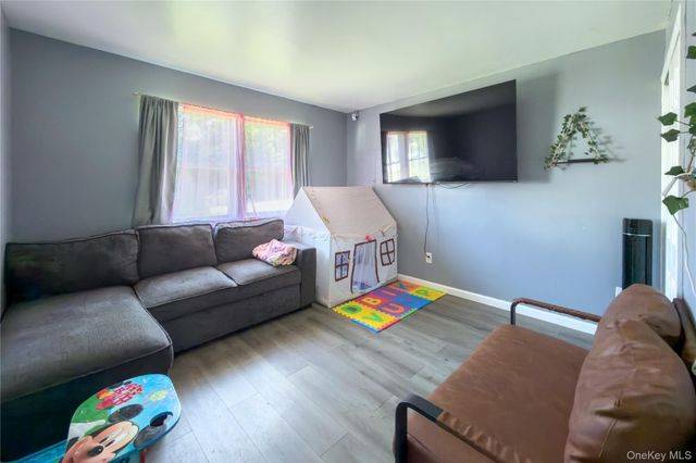 5 2nd Street, Coram, NY 11727