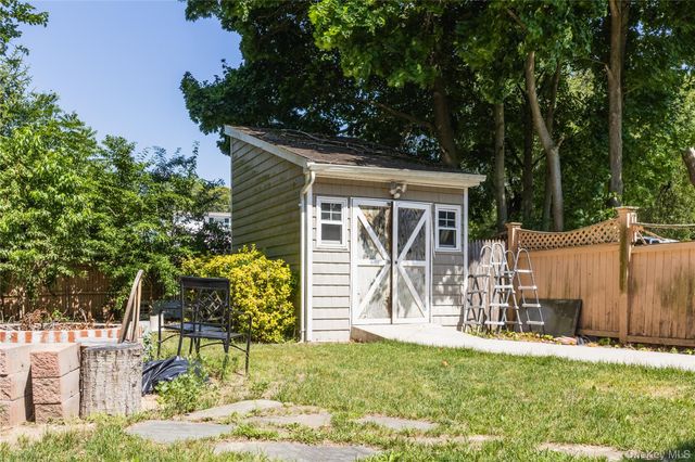 5 2nd Street, Coram, NY 11727