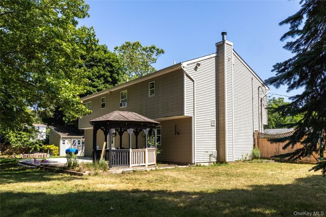 5 2nd Street, Coram, NY 11727