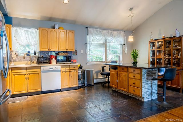 5 2nd Street, Coram, NY 11727