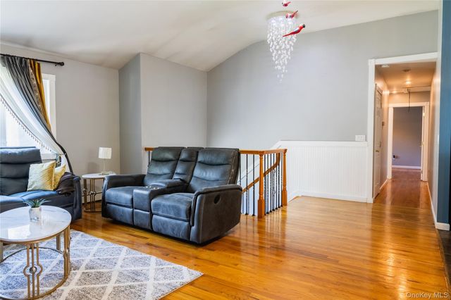 5 2nd Street, Coram, NY 11727