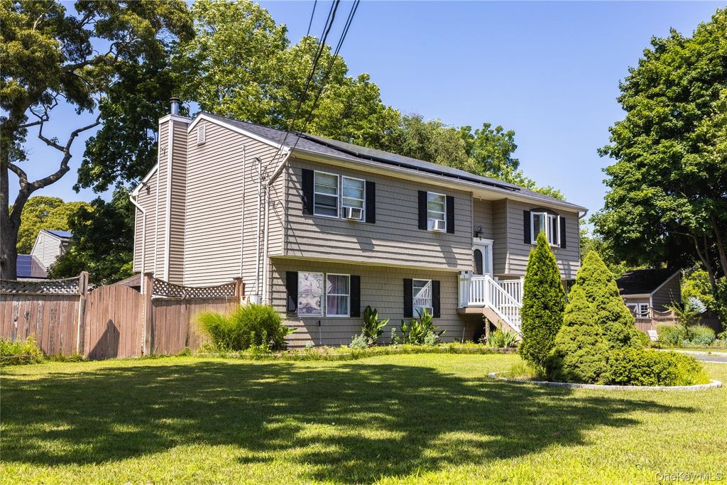 5 2nd Street, Coram, NY 11727