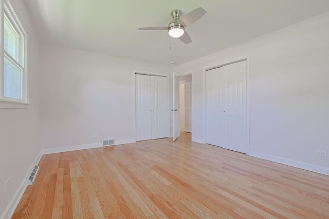 2232 Sprucewood Avenue, Des Plaines, IL 60018