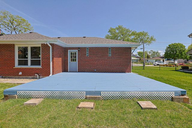 2232 Sprucewood Avenue, Des Plaines, IL 60018