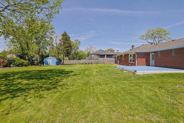 2232 Sprucewood Avenue, Des Plaines, IL 60018