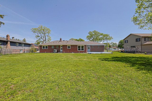 2232 Sprucewood Avenue, Des Plaines, IL 60018
