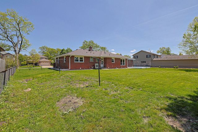 2232 Sprucewood Avenue, Des Plaines, IL 60018