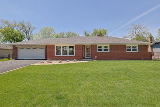 2232 Sprucewood Avenue, Des Plaines, IL 60018