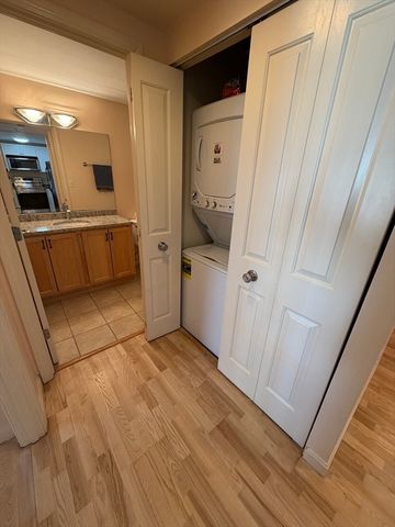 8 Museum Way 802, Cambridge, MA 02141