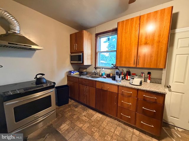 132 DELPHINE ST, Philadelphia, PA 19120