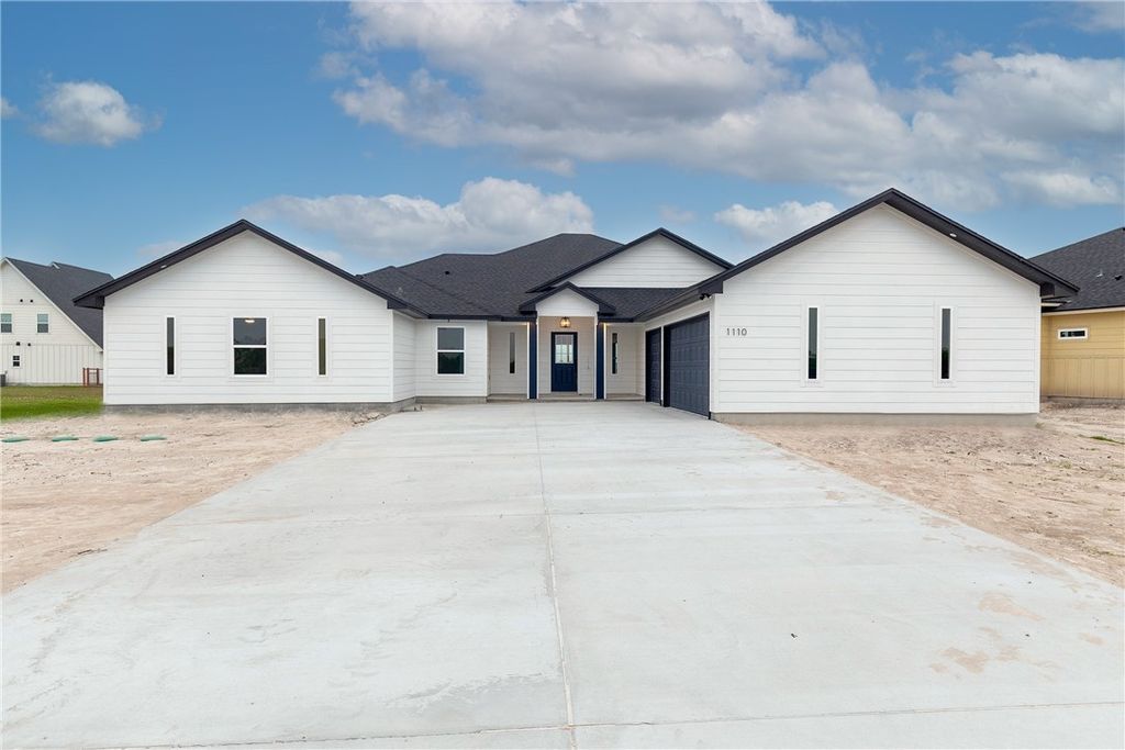 1110 Cape Velero Dr, Rockport, TX 78382 — exterior