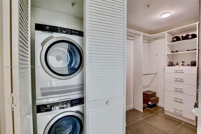 300 S Biscayne Blvd L-626, Miami, FL 33131