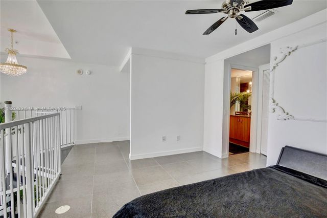 300 S Biscayne Blvd L-626, Miami, FL 33131