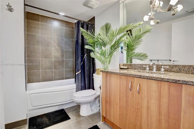 300 S Biscayne Blvd L-626, Miami, FL 33131