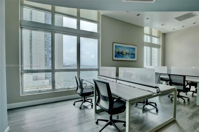 300 S Biscayne Blvd L-626, Miami, FL 33131