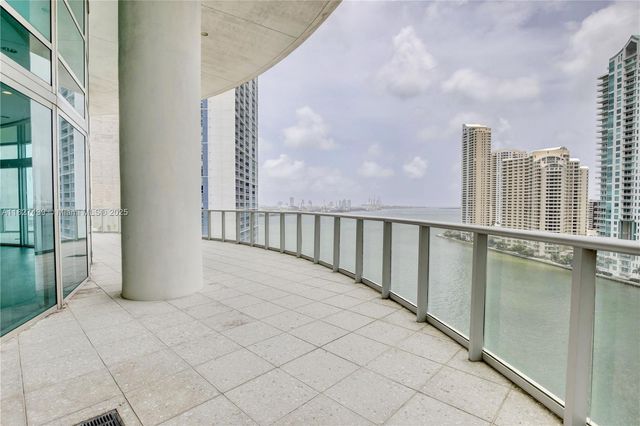 300 S Biscayne Blvd L-626, Miami, FL 33131
