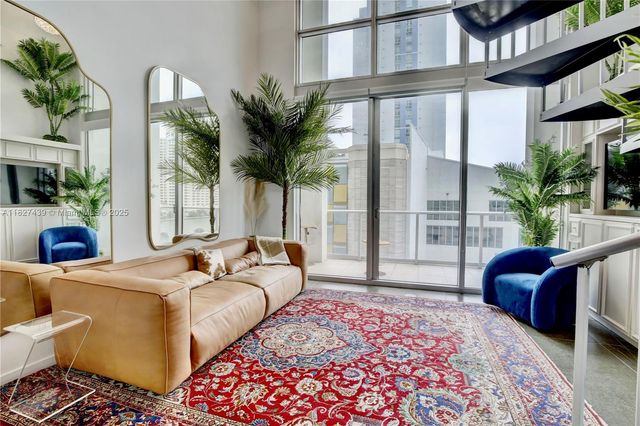 300 S Biscayne Blvd L-626, Miami, FL 33131