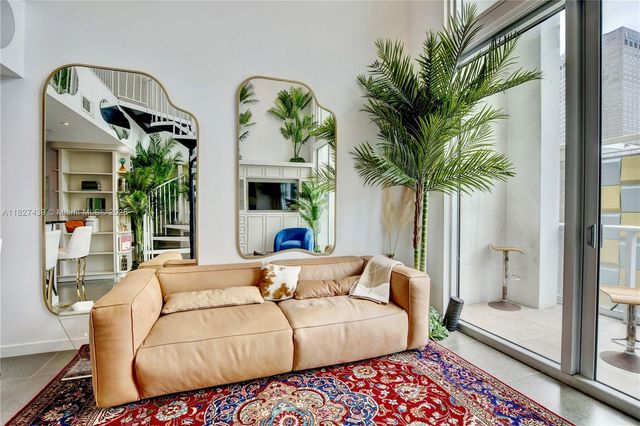 300 S Biscayne Blvd L-626, Miami, FL 33131