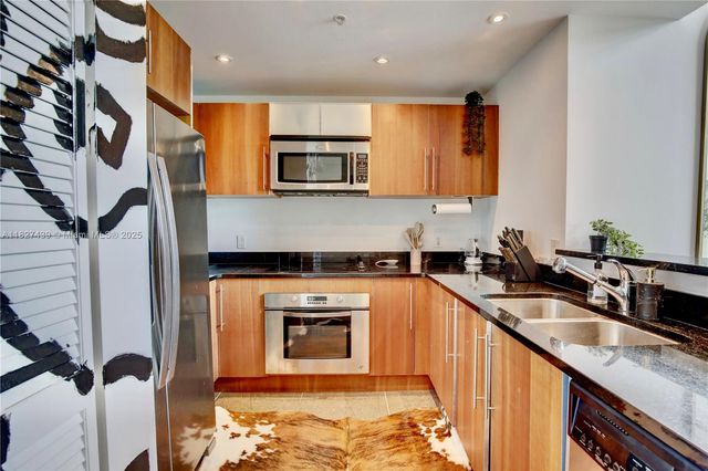 300 S Biscayne Blvd L-626, Miami, FL 33131