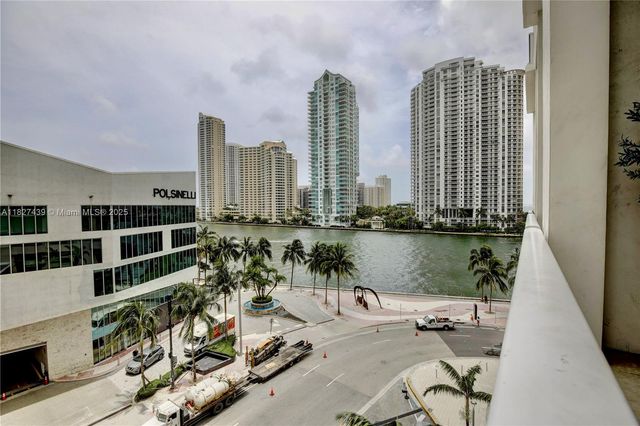 300 S Biscayne Blvd L-626, Miami, FL 33131